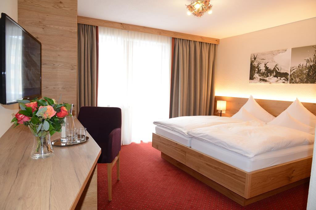 "Quality Hosts Arlberg" Hotel Garni Moessmer Sankt Anton am Arlberg Exterior foto