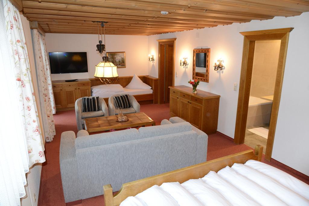 "Quality Hosts Arlberg" Hotel Garni Moessmer Sankt Anton am Arlberg Exterior foto